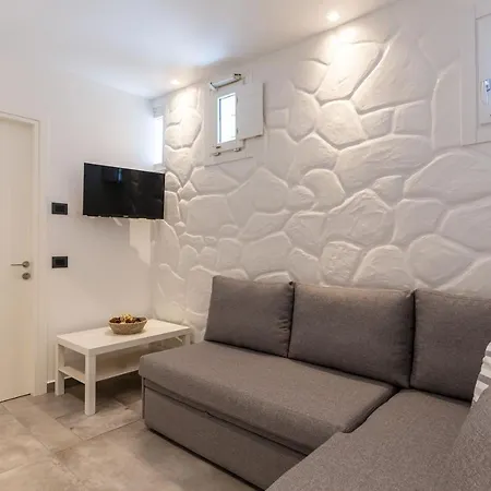 Callisti With Pool View And Calypso Upper Floor With Sea View アパート *