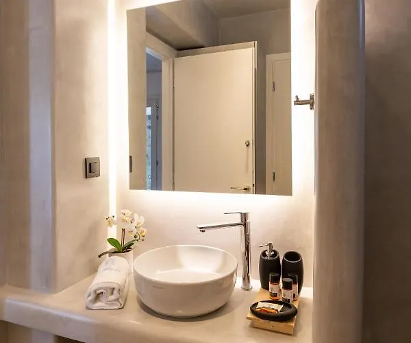 Daire Callisti With Pool View And Calypso Upper Floor With Sea View Mykonos Town