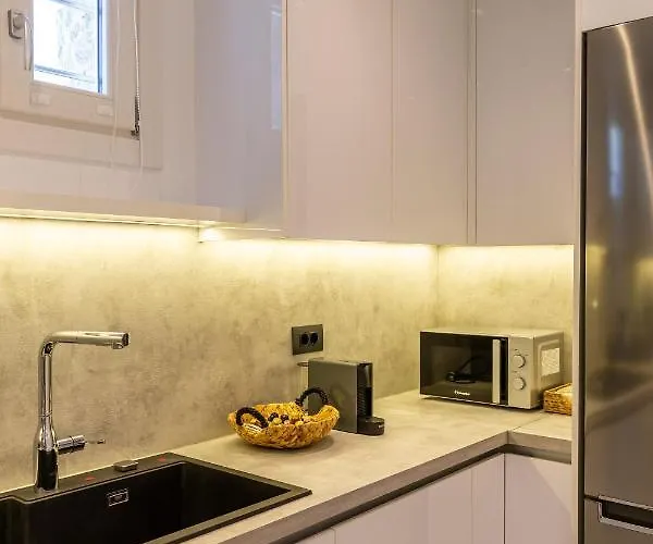 Daire Callisti With Pool View And Calypso Upper Floor With Sea View Mykonos Town