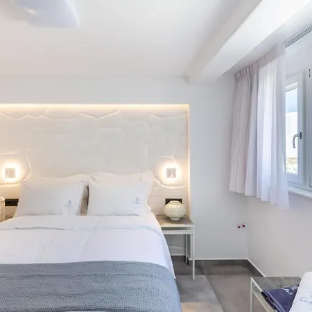 Callisti With Pool View And Calypso Upper Floor With Sea View Apartment Mykonos Town